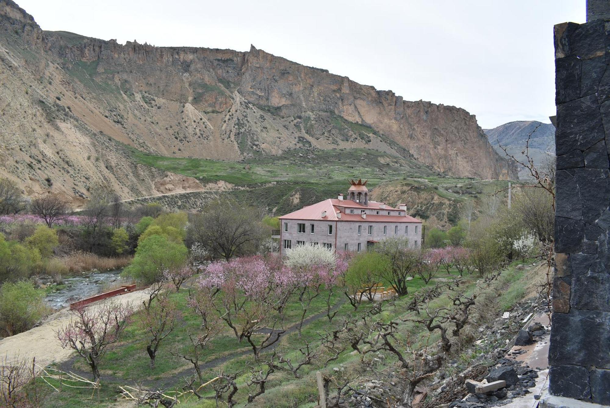 Areni Lodge Exterior photo